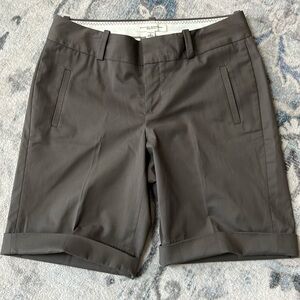 Banana‎ Republic Shorts Womens 4 khaki/Gray Martin Fit classic formal long lengt